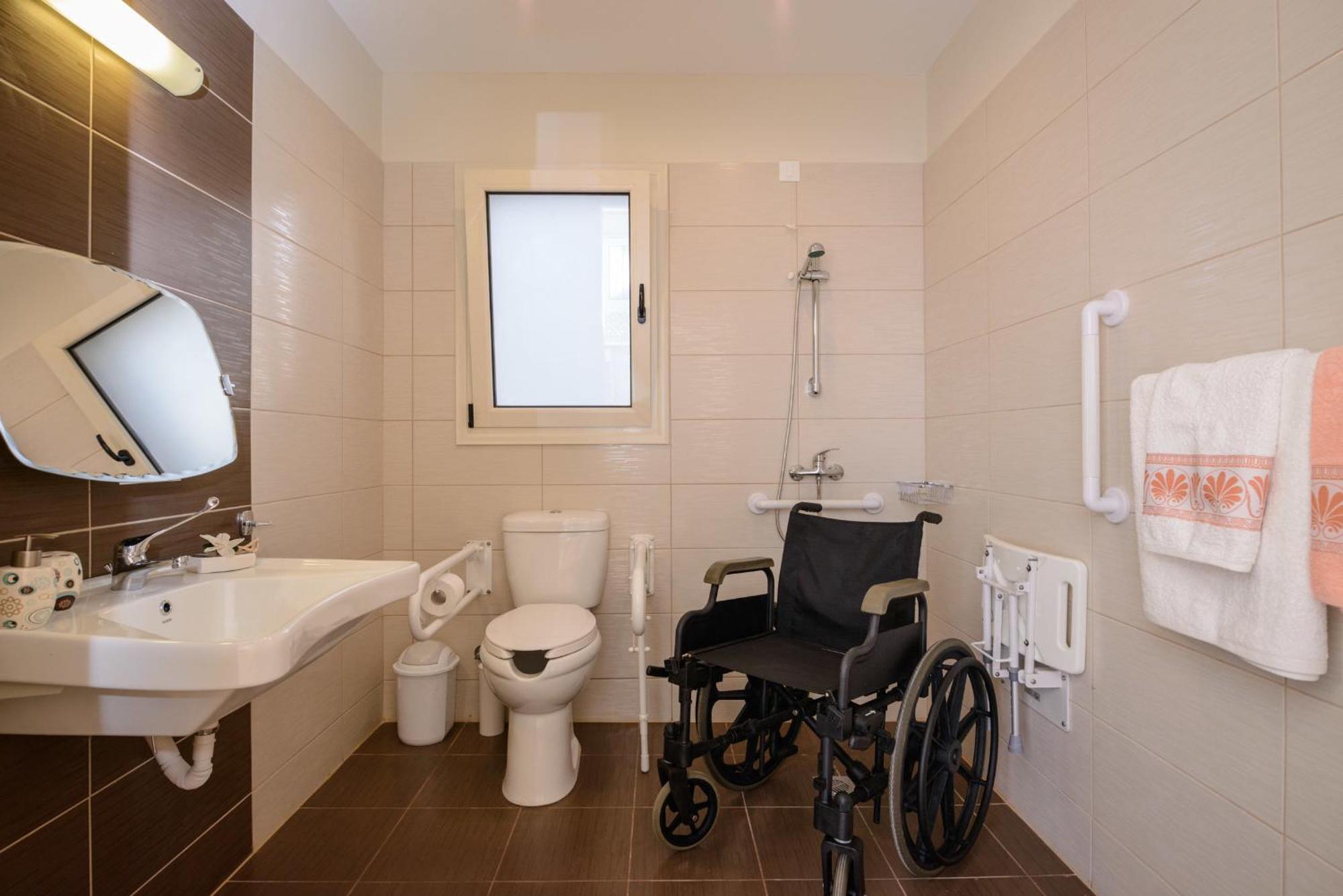 Aksos Suites Accessible Accommodation Agia  Phòng bức ảnh